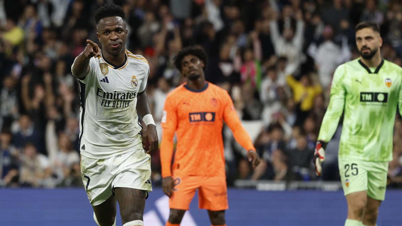 Vinícius ante el Valencia