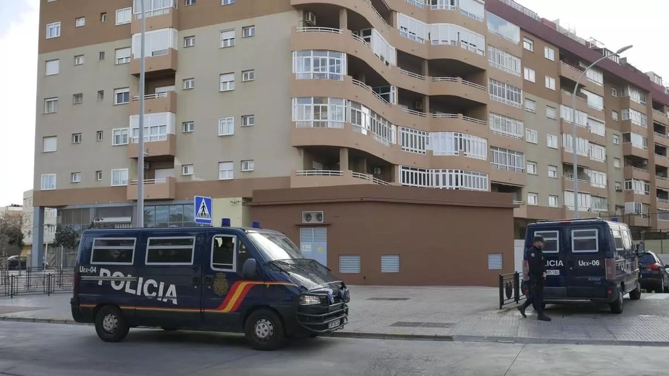 Vehículo de la Policía Nacional durante un registro en Melilla
