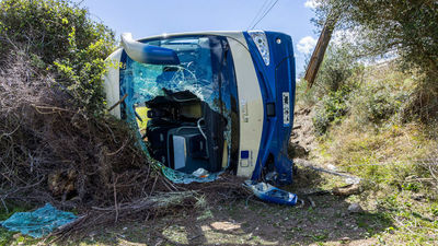 24 heridos, 7 de ellos graves, tras volcar un autobús del Imserso en Mallorca