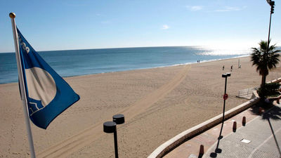 España ondeará este verano 638 banderas azules en playas, nuevo récord histórico