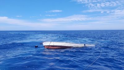 Rescatadas 52 personas antes de que su cayuco se hundiera  al sur de Tenerife