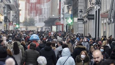 La población de España crece en 900 personas al día y se acerca a los 49 millones por el aumento de extranjeros