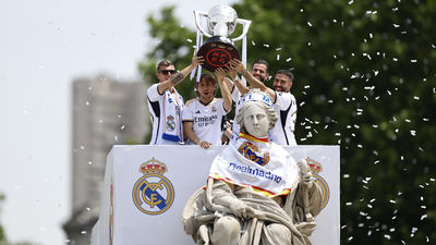 Delirio madridista ante la diosa Cibeles