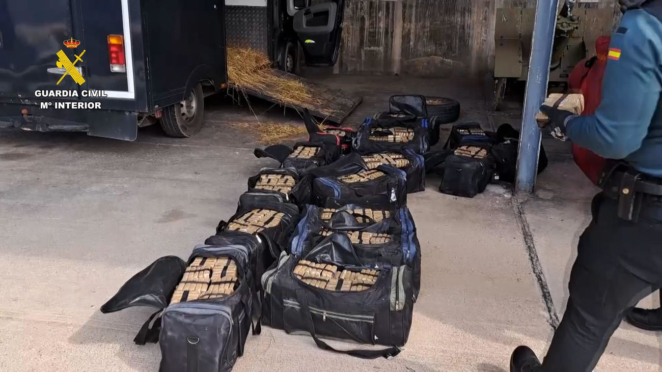 Bolsas de hachís intervenidas por la Guardia Civil