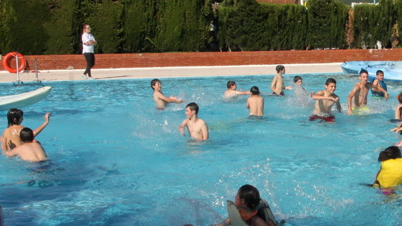 Bañistas en una piscina municipal de Getafe