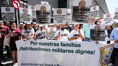 Medio centenar de militares reivindican en Madrid mejoras de sus condiciones laborales