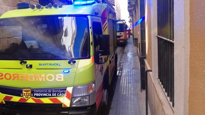 Muere un hombre tras el incendio de su casa en el centro de Cádiz