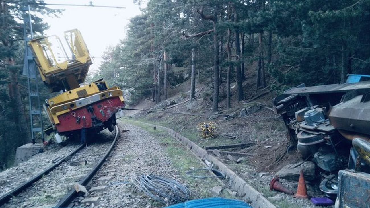 Accidente entre dos máquinas de trabajo en la vía férrea que une Cercedilla y Navacerrada
