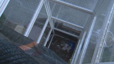 Un adolescente cae por el hueco de un ascensor en obras en Aluche