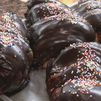 Donuts, palmeras y cruasanes gigantes en una pastelería de Fuenlabrada