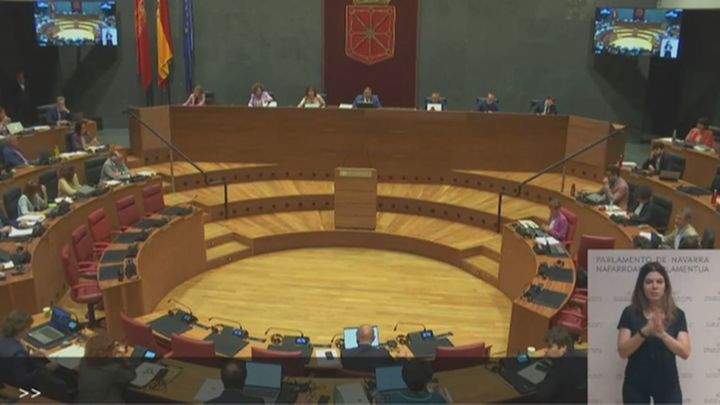 El PSOE vota una moción contra la Monarquía en el Parlamento de Navarra
