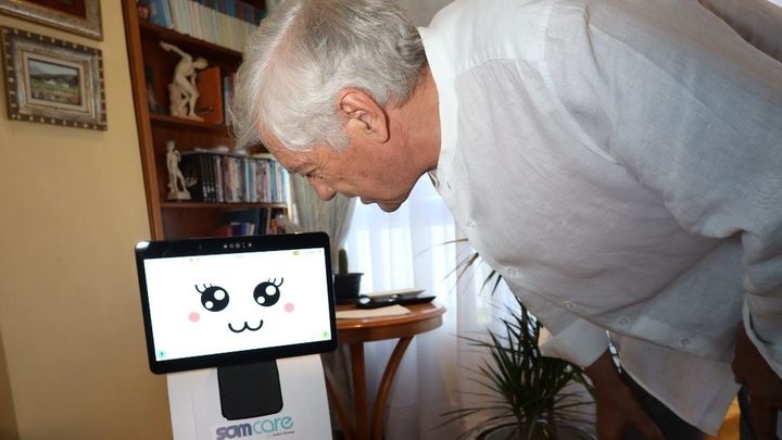 Temi, el robot para acompañar en casa a las personas mayores de Fuenlabrada