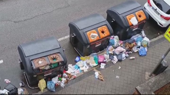 Los vecinos de Begoña denuncian la acumulación de basura en sus calles