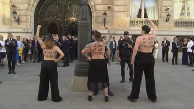 Activistas de Femen protestan contra Milei a las puertas del Casino de Madrid