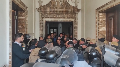 El destituido comandante militar boliviano afirma que el presidente Arce le ordenó sacar los "blindados"