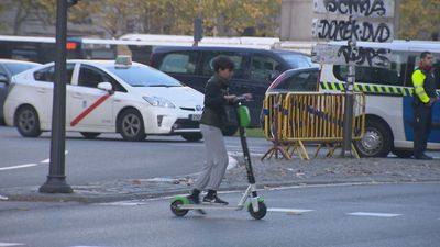 Tráfico prohibirá los patinetes eléctricos a menores de 16 años y exigirá su registro como vehículos