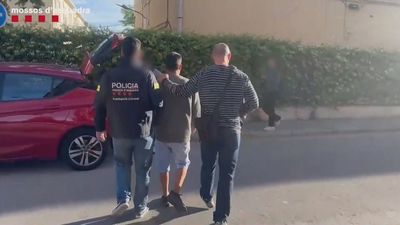Los Mossos detinen a 16 personas miembros de una red de pederastas