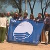 La bandera azul ya ondea en la playa de San Martín de Valdeiglesias