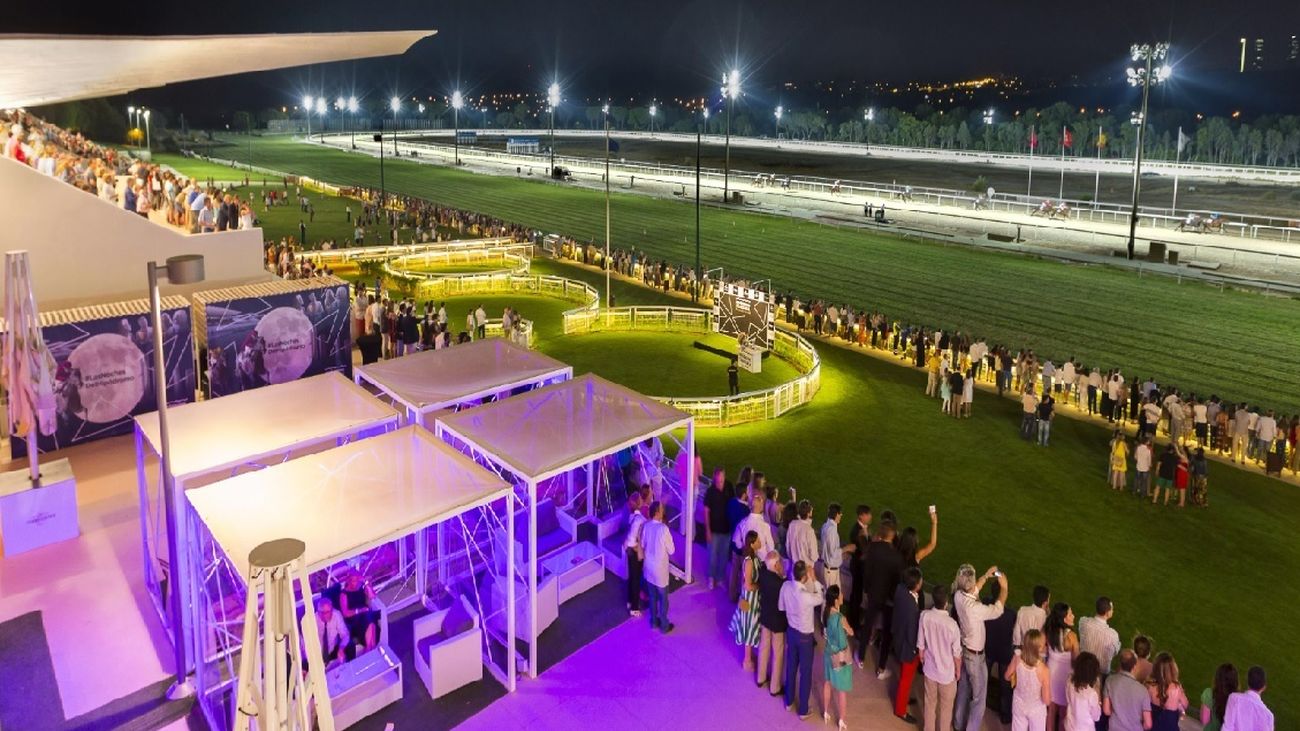 Las carreras del Hipódromo, un plan ideal para las noches de  verano de Madrid