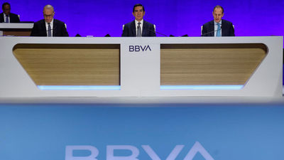 El BBVA logra el apoyo masivo de sus accionistas a la compra del Banco Sabadell