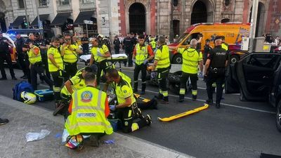 Detenido un conductor por arrollar a dos agentes tras una persecución por el centro de Madrid en pleno Orgullo