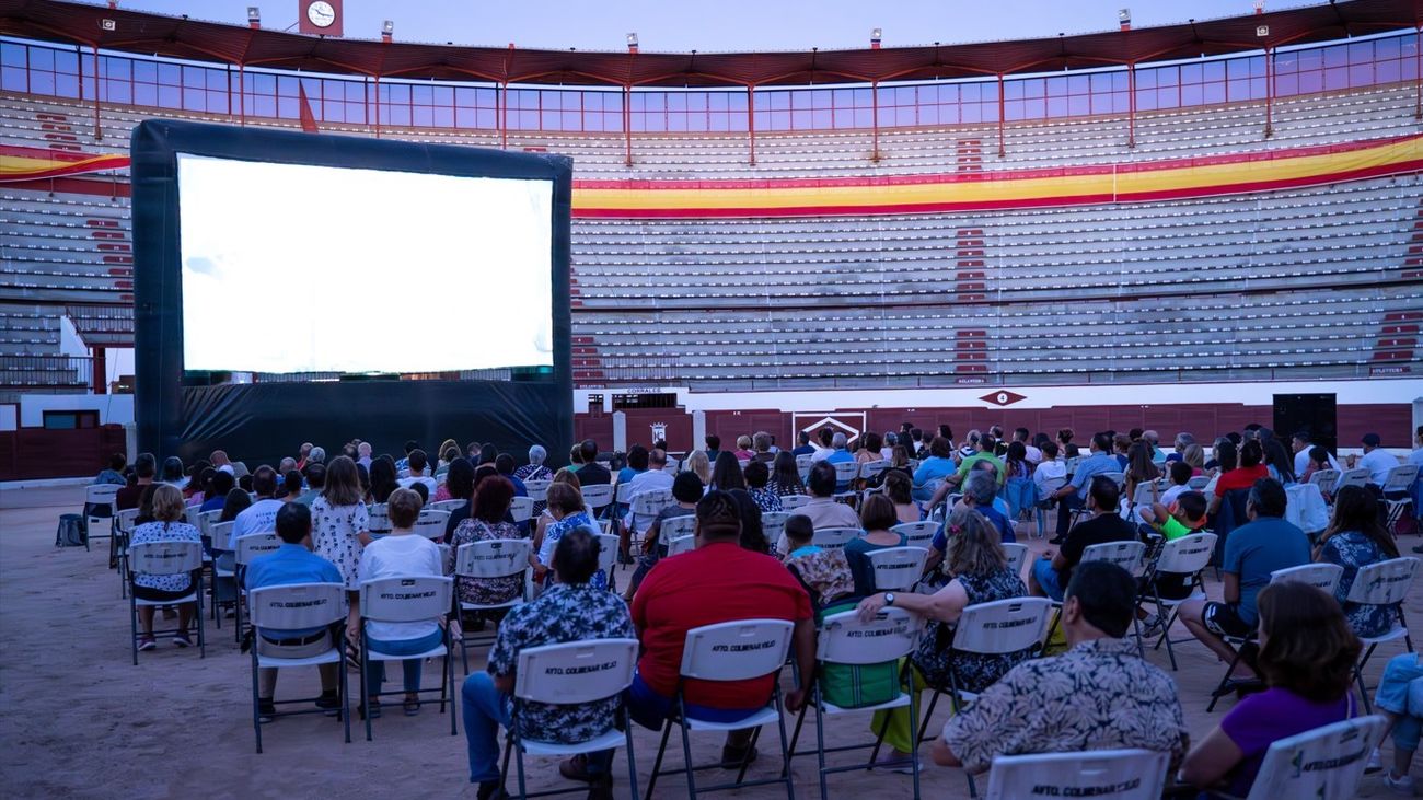 La plaza de toros La Corredora de Colmenar Viejo convertida en un cine de verano