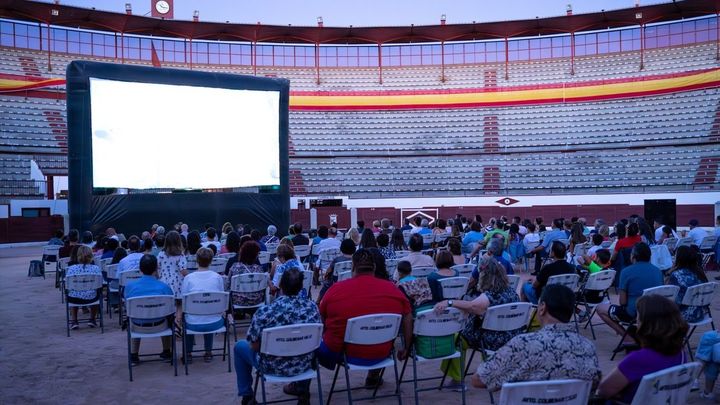 Colmenar Viejo convierte su plaza de toros 'La Corredera' en un cine de verano