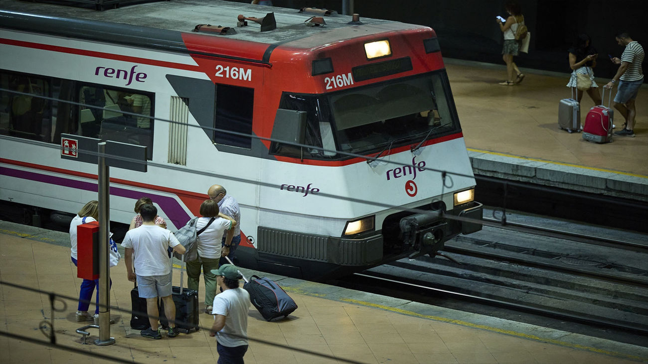 Renfe activa un servicio alternativo de transporte ante los cortes en ...