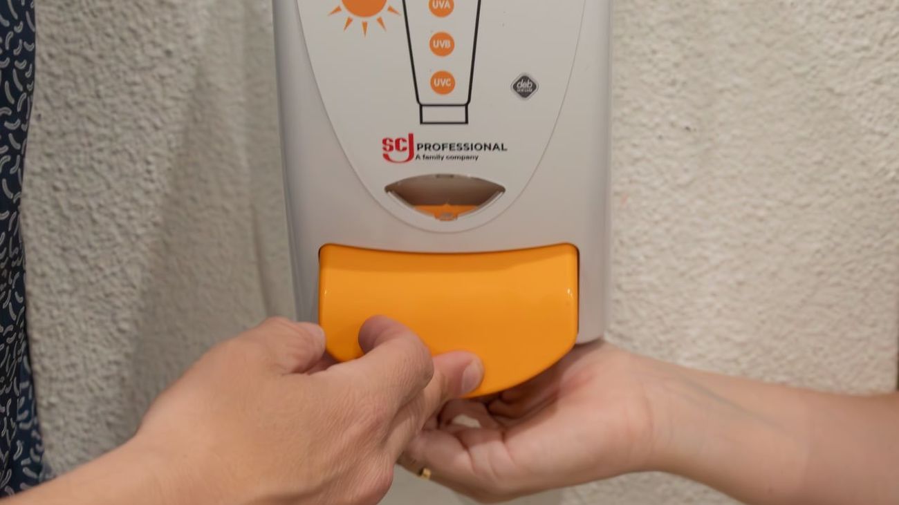 Dispensadores de crema solar en Alcorcón