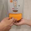 Alcorcón instala dispensadores de crema solar en centros públicos
