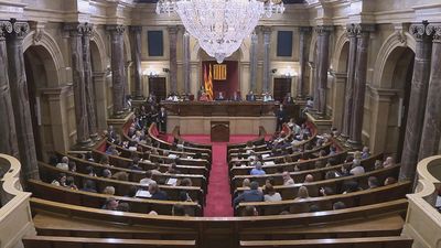 El Parlamento catalán aprueba que Puigdemont pueda votar telemáticamente