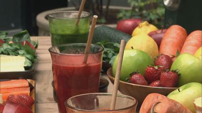 Rojo, verde o naranja: tres licuados refrescantes y nutritivos con propiedades diferentes
