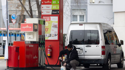 Los carburantes prosiguen su escalada en verano: el diésel sube un 0,74% y la gasolina un 0,3%