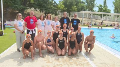 La iniciativa Mójate por la Esclerosis Múltiple vuelve este domingo a 16 piscinas madrileñas