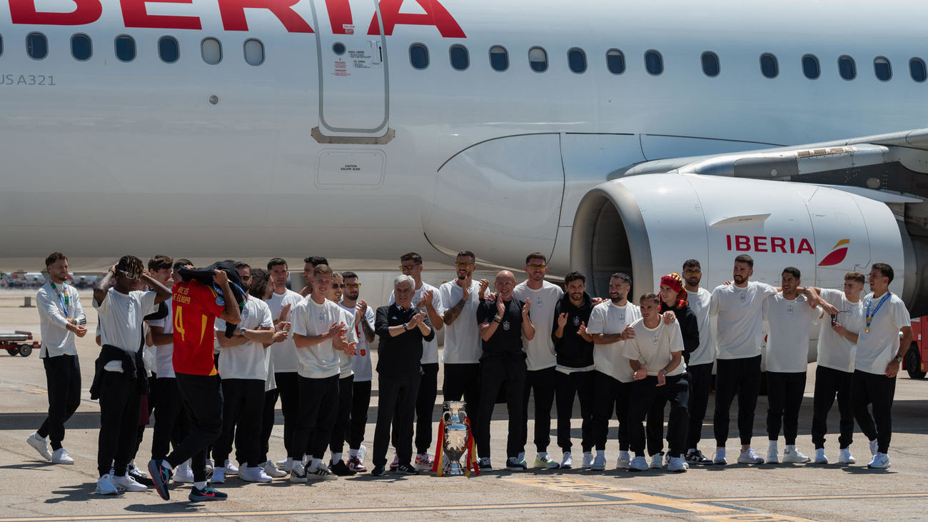 La selección española aterriza en Barajas