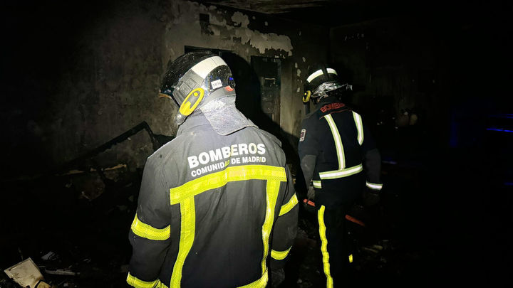 El fuego calcina una vivienda en Becerril de la Sierra sin causar heridos