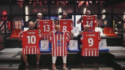 Seis socios del Atlético de Madrid estrenan en exclusiva la nueva camiseta