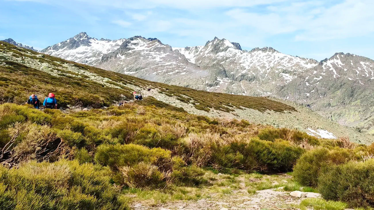 Rescatan a dos senderistas madrileñas de 69 y 74 años, perdidas por la  Sierra de Gredos