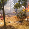 Extinguido un incendio en un terreno donde se acumulaban muebles y enseres en Parla
