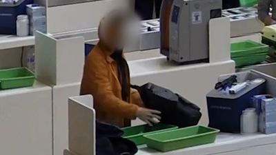 30 detenidos y 56 investigados por robos en el aeropuerto de Madrid-Barajas en lo que va de año