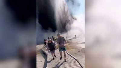 Una explosión de lodo y rocas en Yellowstone desata el pánico y obliga a cerrar un área turística
