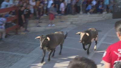 Primer encierro de Chinchón con un coche bloqueando y retrasando la carrera