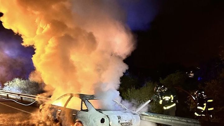 Extinguido un incendio en un vehículo en Sevilla la Nueva