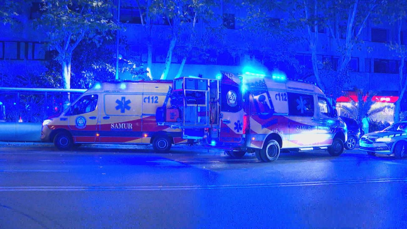 Ambulancias que atendieron al hombre fallecido tras ser golpeado después del concierto de  Karol G