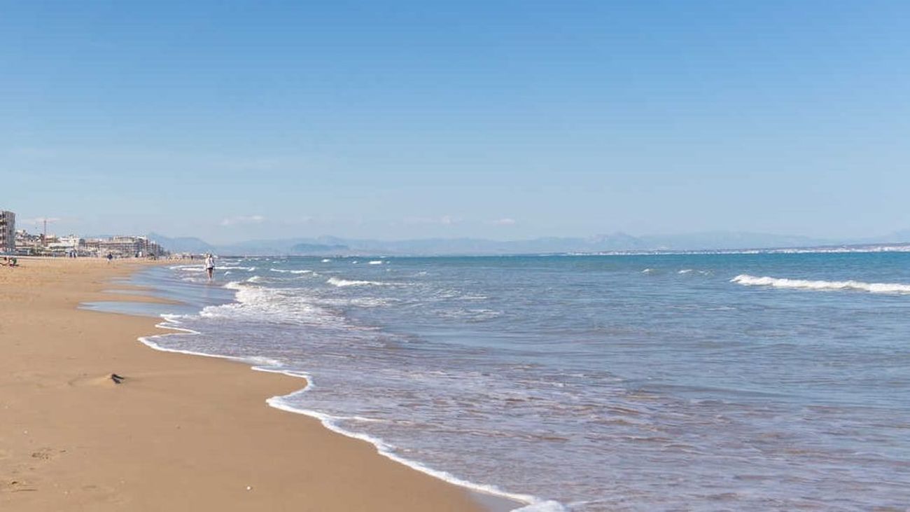 Fallece un matrimonio en una playa de Alicante después de que la mujer intentara socorrer al hombre