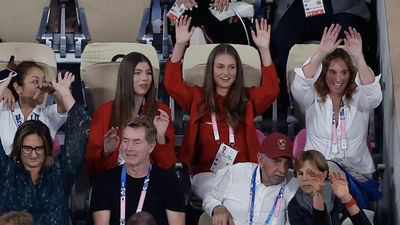 La princesa Leonor y la infanta Sofía animan a los atletas españoles en París