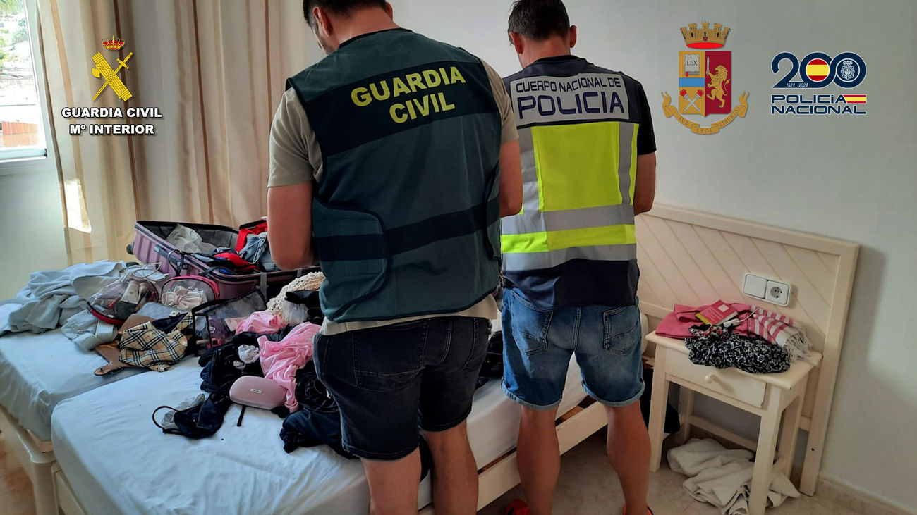 Registro de la vivienda donde residían los detenidos en Ibiza
