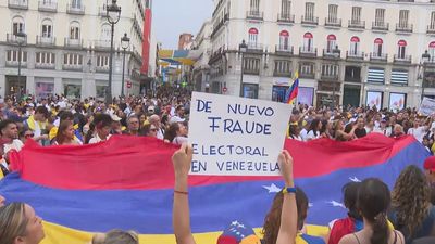 Cientos de venezolanos se han manifestado en la Puerta del Sol como protesta ante el “fraude electoral” en su país tras la victoria de Maduro