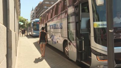 El Ayuntamiento de Madrid retira las paradas de los 500 autobuses turísticos en el entorno del Museo del Prado