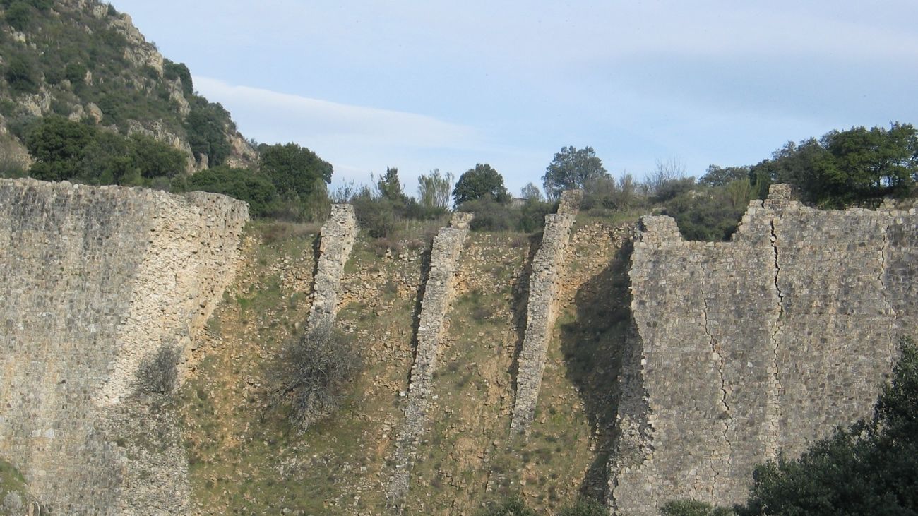 Restos de la Presa del Gasco en el río Guadarrama